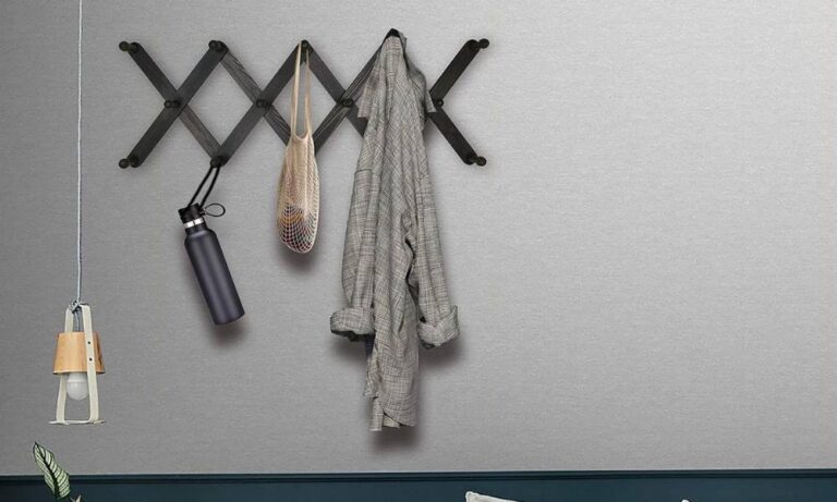 Expandable Wooden Coat Hanger